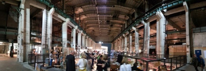Im Kraftwerk Berlin sind Menschen beim 13. DMY internationalen Design Festival 2015
