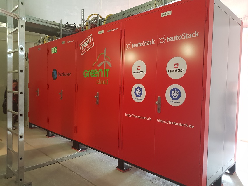 Serverschränke installiert im Fuß einer Windenergieanlage für Pilot-Projekt "WindCORES" Foto: Katja Reisswig, Technewable.com